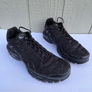 Nike Air Max Plus Shoes Sneakers Mens Size11 Triple Black Athletic Running Gym